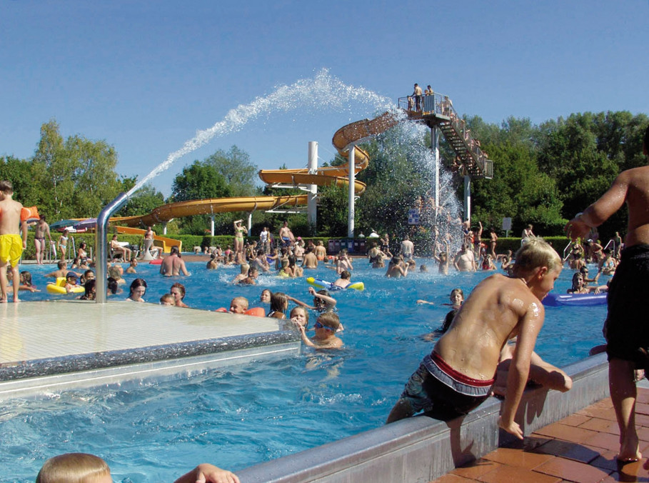 Piscine de Plattling : un imposant dispositif de baignade avec de nombreuses attractions