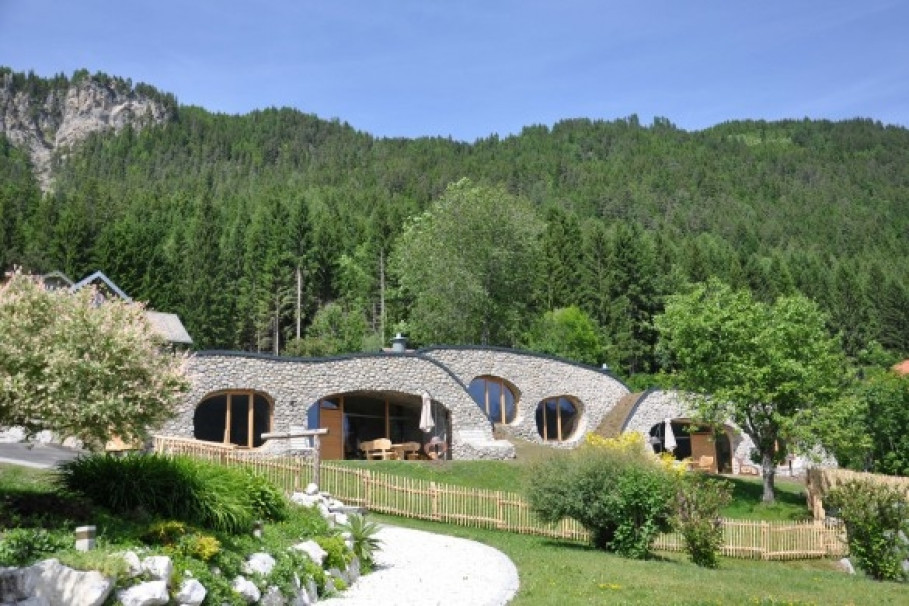 On June 15, 2017 the first guests experienced the unique earth houses at Lake Weissensee, Austria