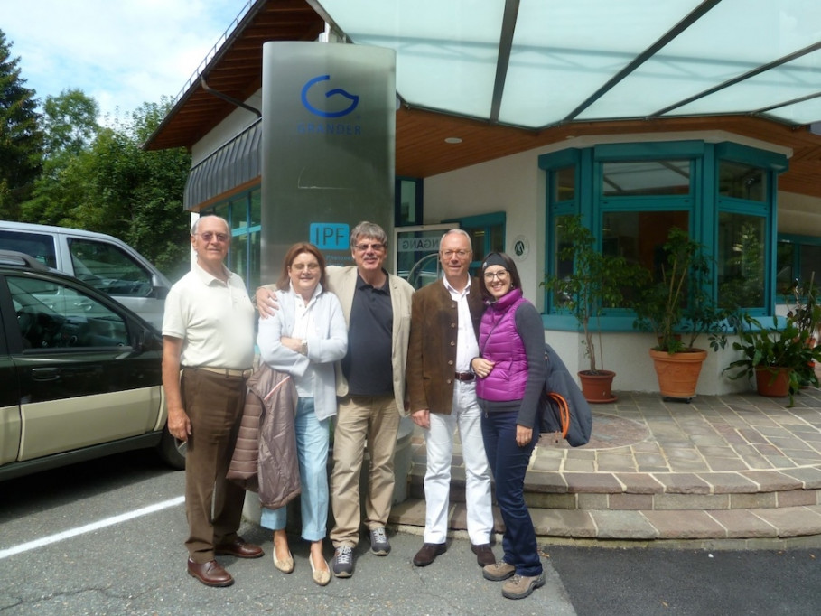 The Malaysian ambassador Christopher Ceska (2nd from right) together with his wife and parents visited GRANDER in Jochberg