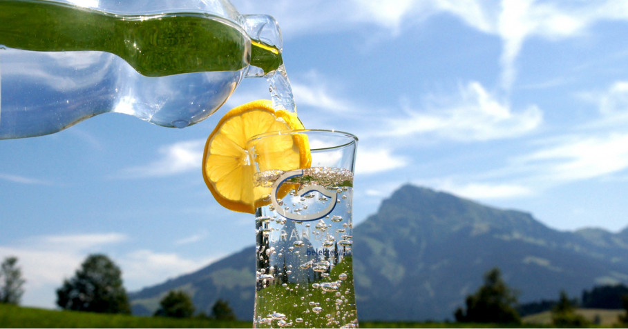 10 Tipps, um genug Wasser zu trinken